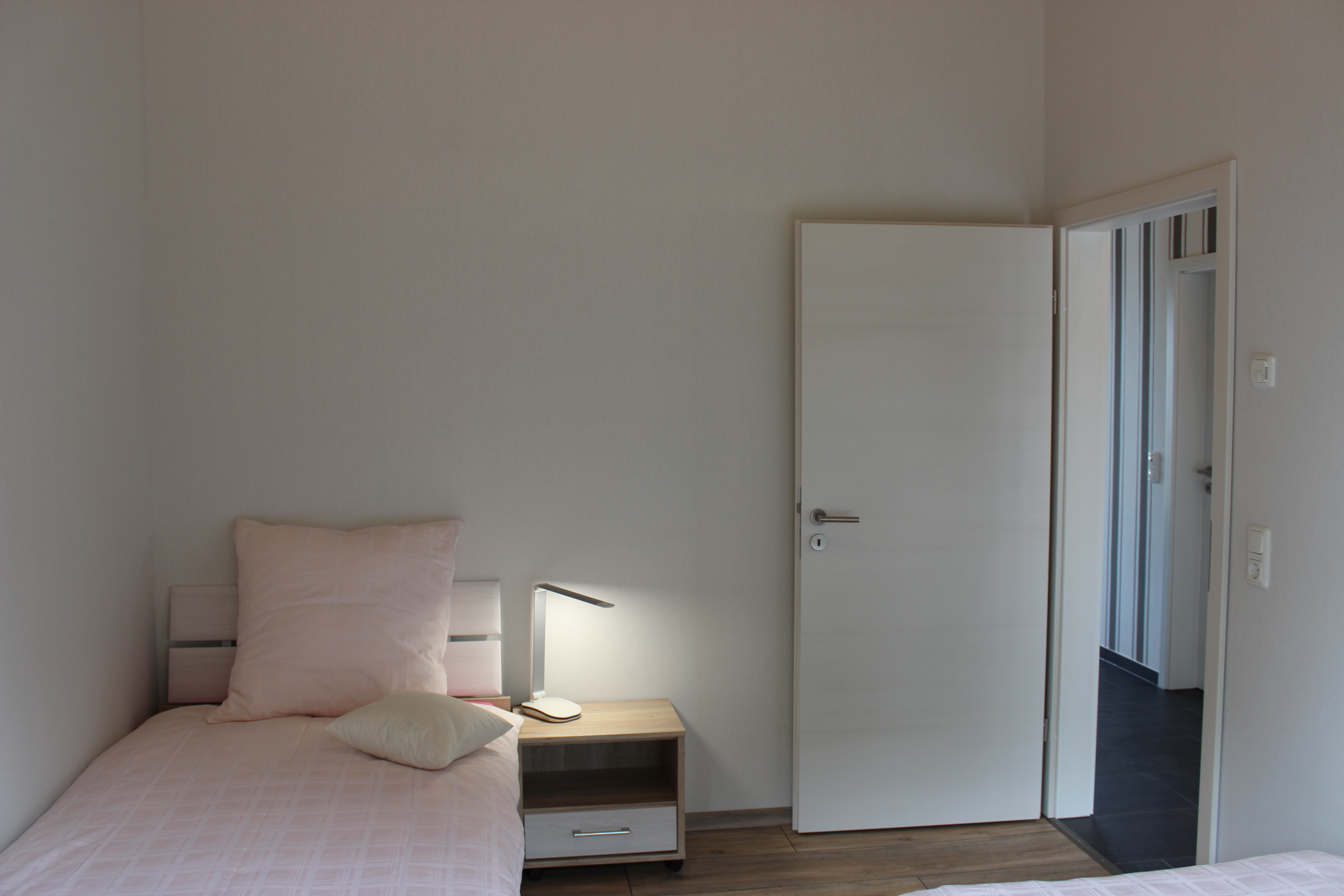 Single bed room