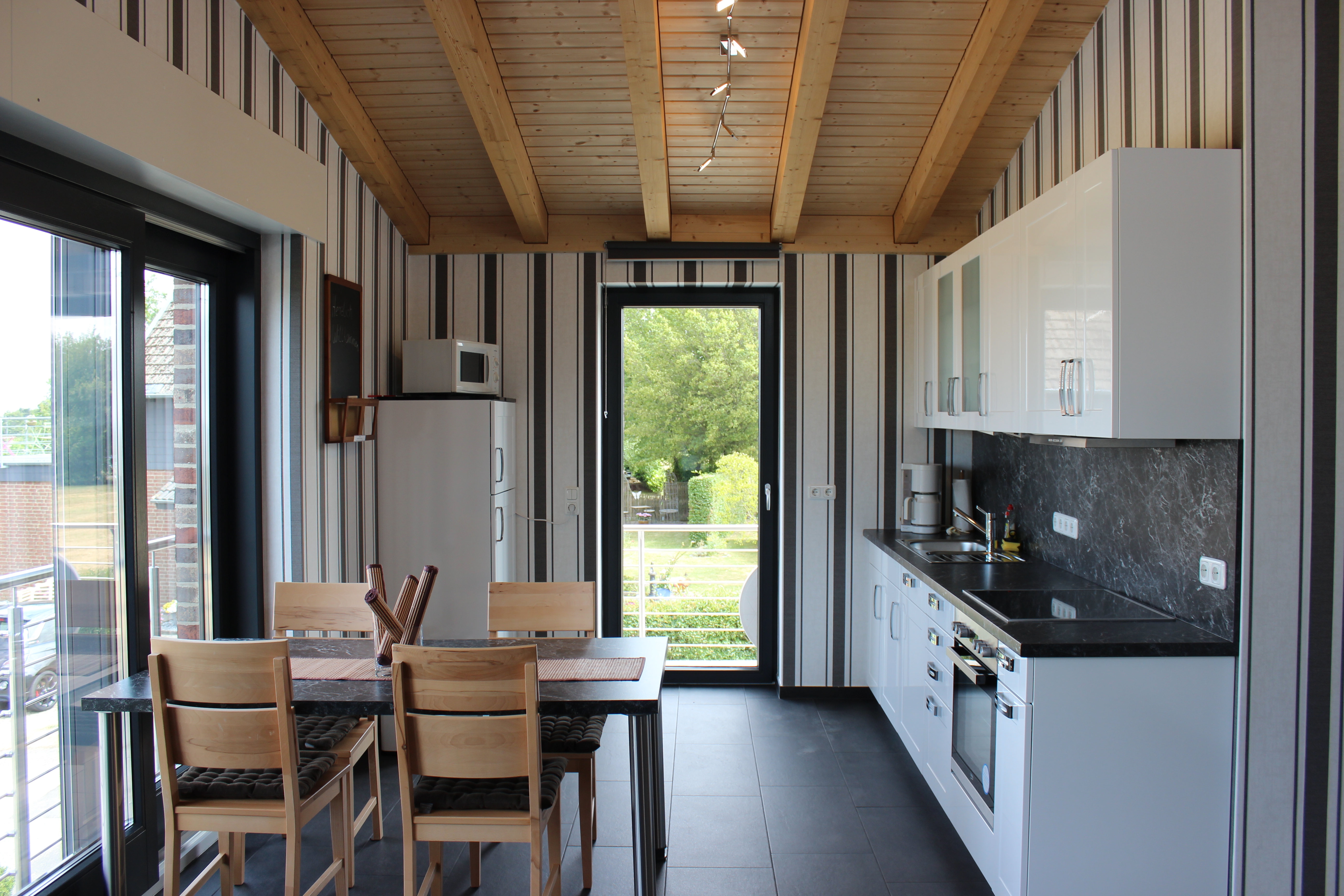 Kitchen/dining area