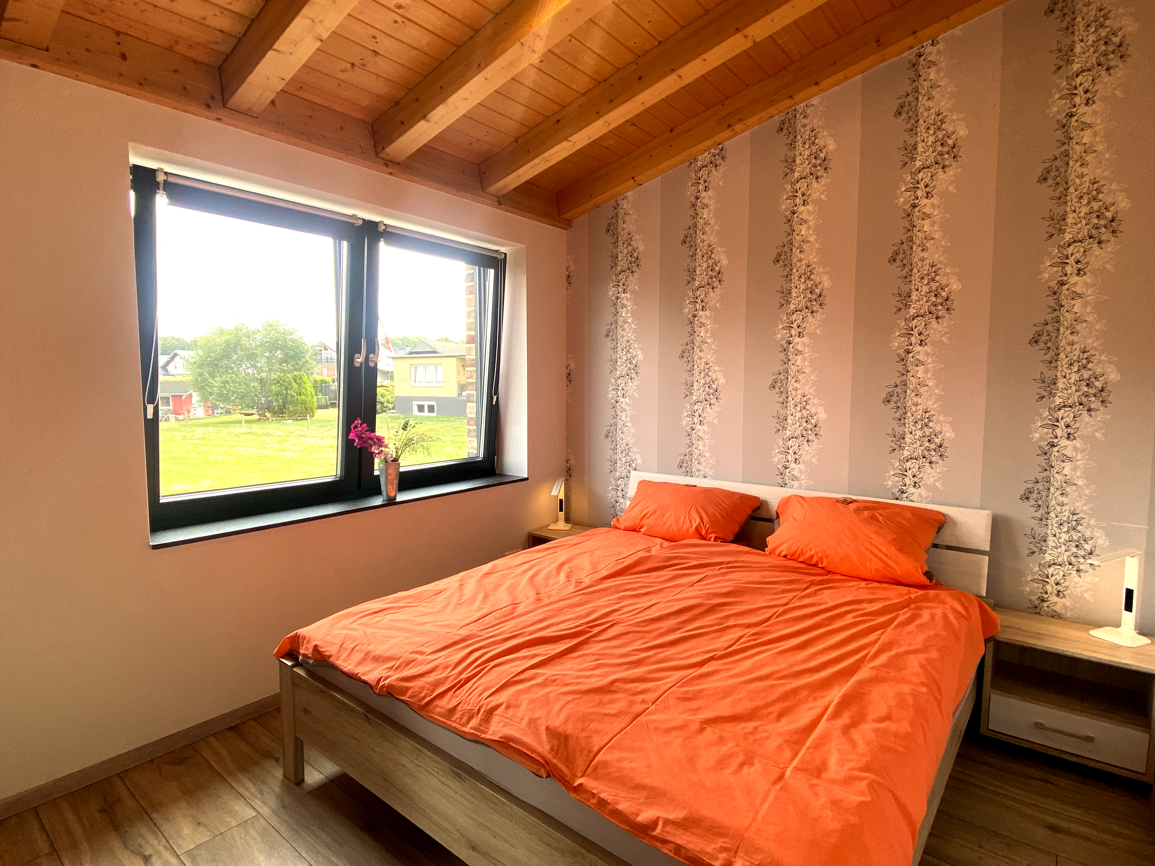 Double bed bedroom